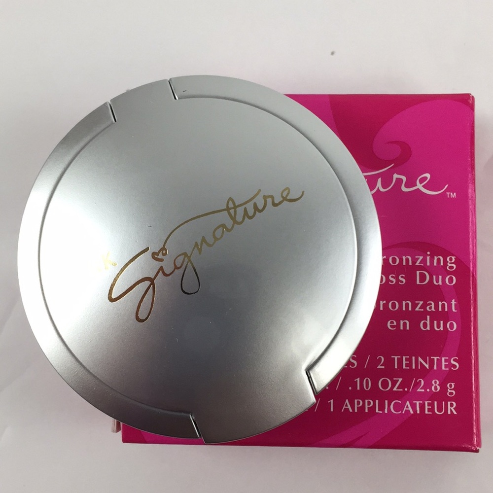 Mary Kay Signature Bronzing Lip Gloss Flare/Copper - Picture 2 of 7